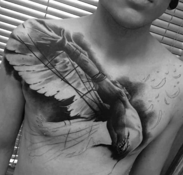 tatuaggio ali sul petto 59